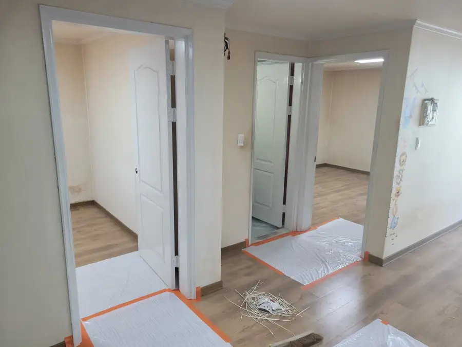 현관 문틀 수직 변형 시공 후