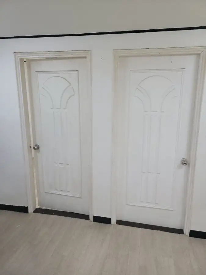 방문 문짝 표면 스크래치 시공 전