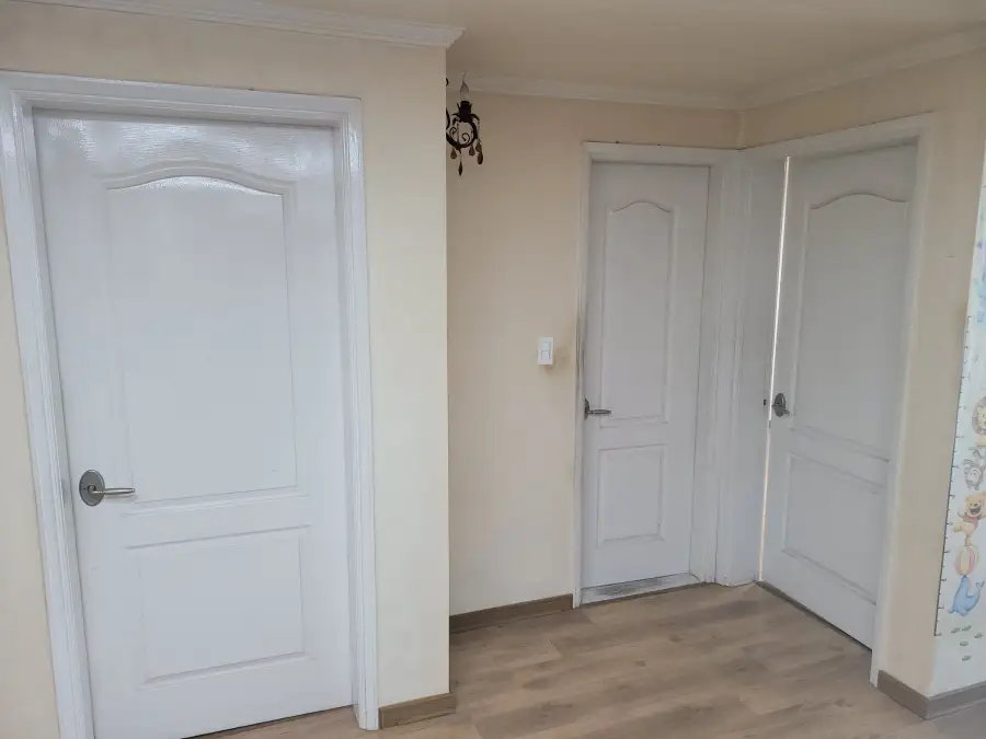 현관 문틀 수직 변형 시공 전