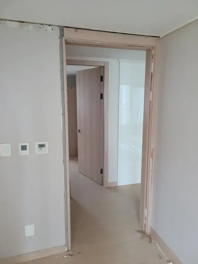 욕실 문짝 부식 시공 전