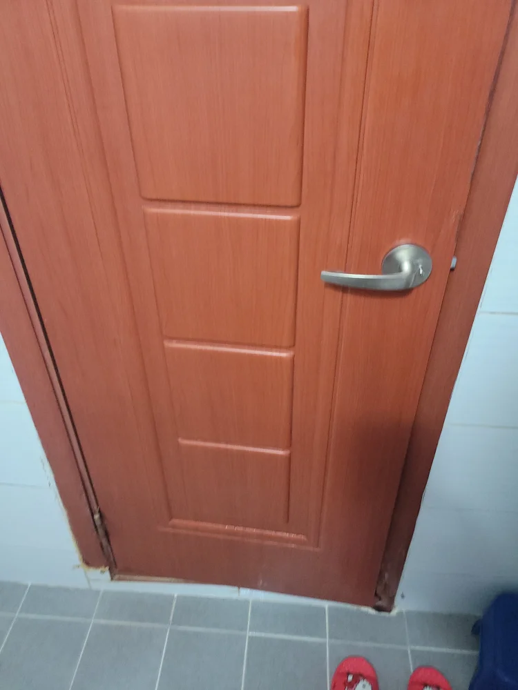 노후 문틀 표면 재생 시공 전